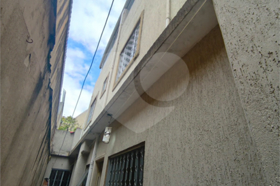 Sobrado à venda com 8 quartos, sendo 2 suítes, em Parada Inglesa, São Paulo, SP