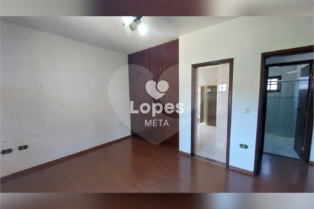 Casa à venda com 3 quartos, sendo 1 suíte, no condomínio Eldourado, São José dos Campos - SP