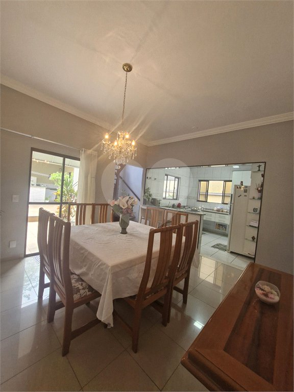Casa à venda com 4 quartos, sendo 2 suítes, no condomínio Grape Village, Vinhedo - SP