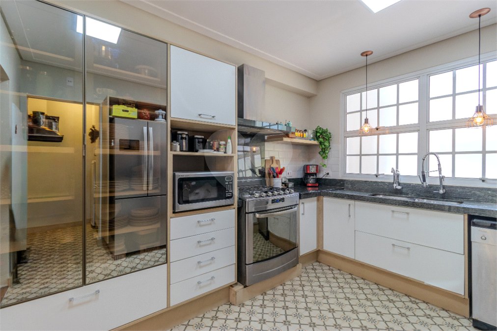 Casa à venda com 5 quartos, sendo 3 suítes, no condomínio Boulevard Saint Michael, São Paulo - SP