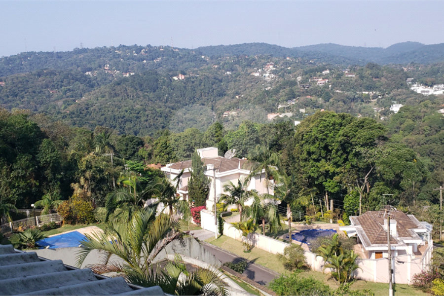 Casa à venda com 5 quartos, sendo 2 suítes, no condomínio Alpes da Cantareira, Mairiporã - SP