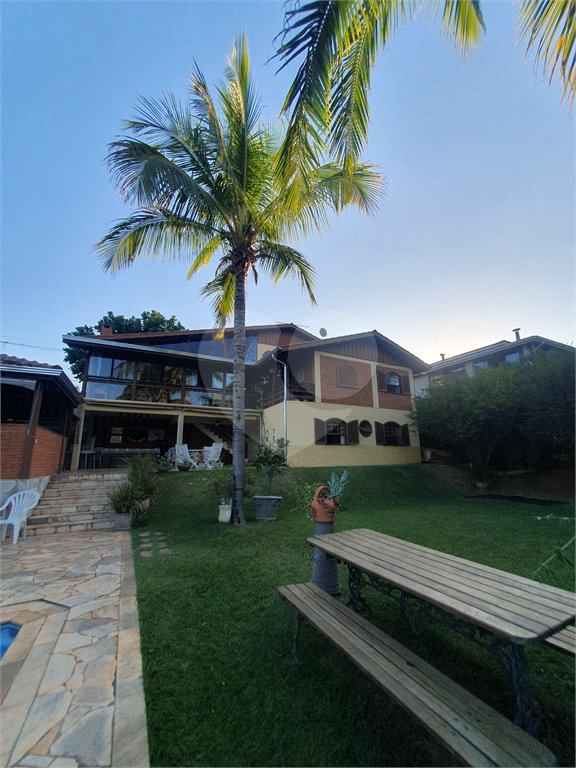 Casa à venda com 4 quartos, sendo 2 suítes,  no condomínio Vinhas da Vista Alegre - Lado Café, Vinhedo - SP
