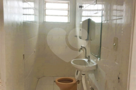 Casa à venda ou para alugar com 7 quartos, sendo 2 suítes, em Jardim Peri Peri, São Paulo, SP