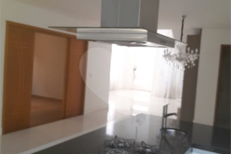 Casa à venda ou para alugar com 4 suítes em Chácaras São Carlos, Cotia, SP