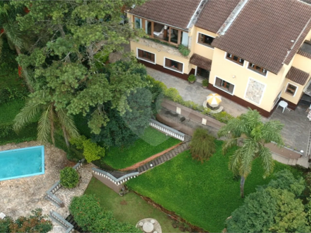 Sobrado à venda com 3 quartos, sendo 1 suíte,  em Roseira, Mairiporã, SP