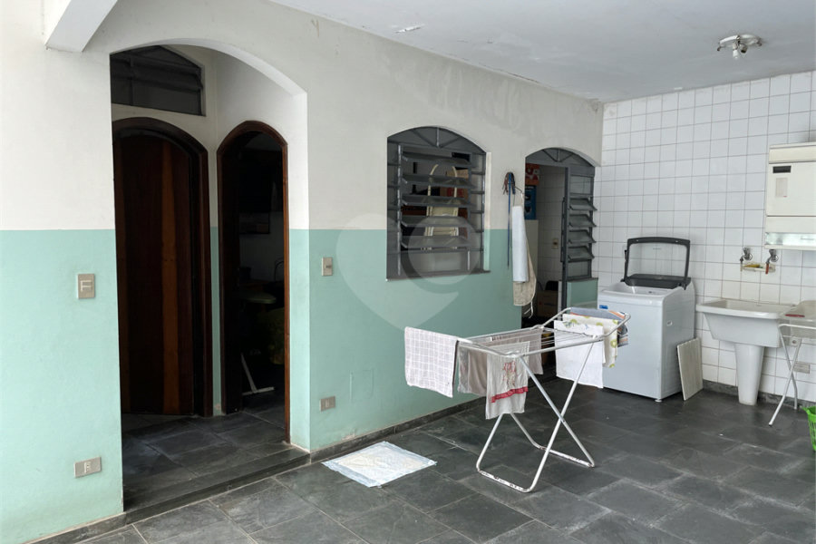 Sobrado à venda ou para alugar com 3 suítes em Lavapés, Mairiporã, SP