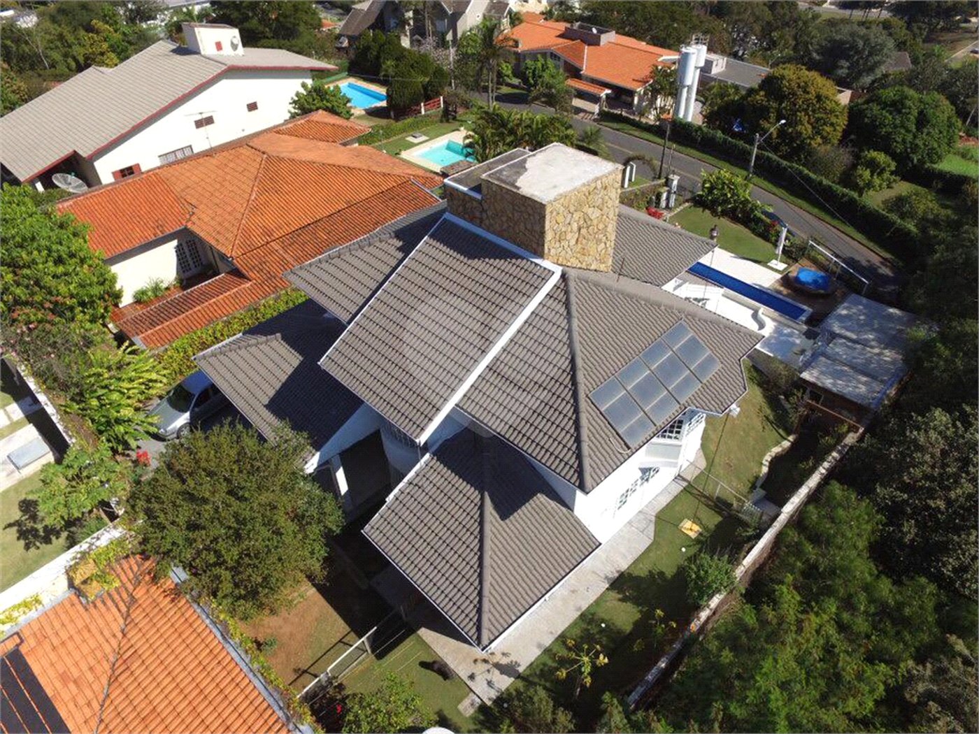 Casa à venda com 3 suítes no condomínio Estância Marambaia, Vinhedo - SP