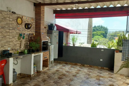 Casa à venda com 4 quartos, sendo 1 suíte, em Vila Pirajussara, São Paulo, SP