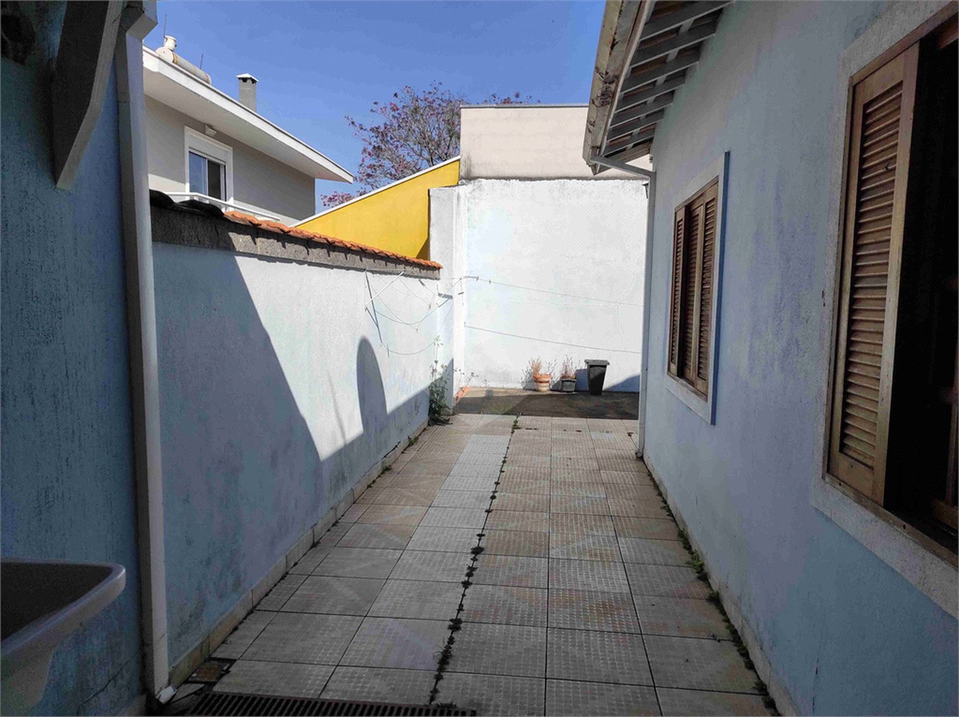 Casa à venda com 3 quartos, sendo 1 suíte, no condomínio Eldourado, São José dos Campos - SP