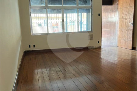 Sobrado à venda com 3 quartos, sendo 1 suíte, em Vila Vitório Mazzei, São Paulo, SP