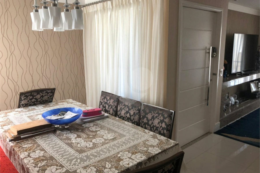 Casa à venda com 4 quartos, sendo 2 suítes, no condomínio Florada da Serra, São Paulo - SP
