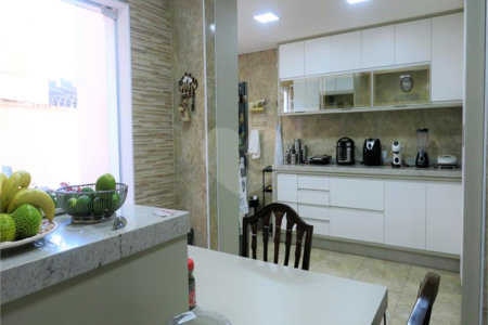 Sobrado à venda com 3 suítes em Vila Progredior, São Paulo, SP