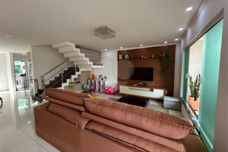 Duplex à venda com 1 quarto, sendo 3 suítes, em Taperapuan, Porto Seguro, BA
