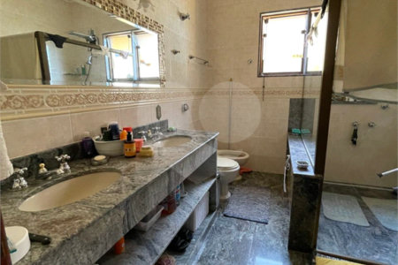 Casa à venda com 9 quartos, sendo 4 suítes, em Condomínio Flamboyant-b, Atibaia, SP