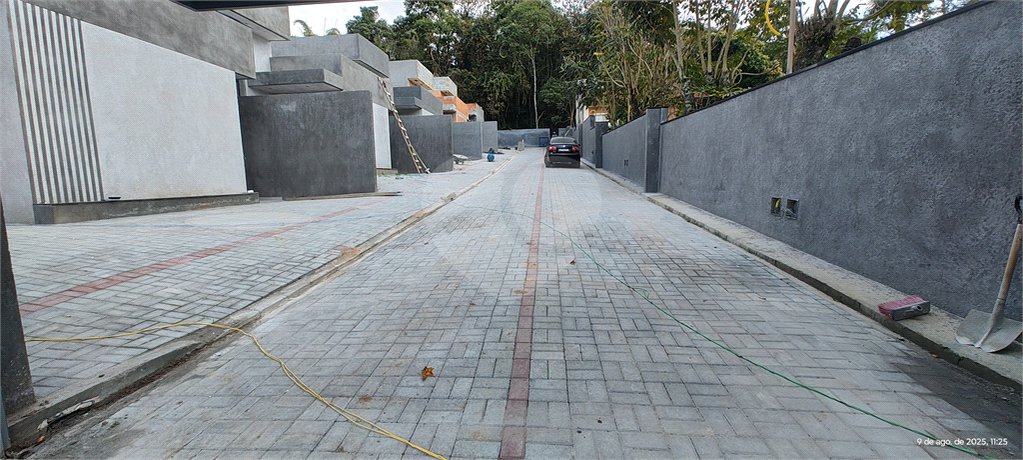 Casa à venda com 3 quartos, sendo 1 suíte, no condomínio Villagio Brasil, Atibaia - SP