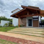 Casa à venda com 3 quartos, sendo 1 suíte, no condomínio Lagos D´icaraí, Salto - SP
