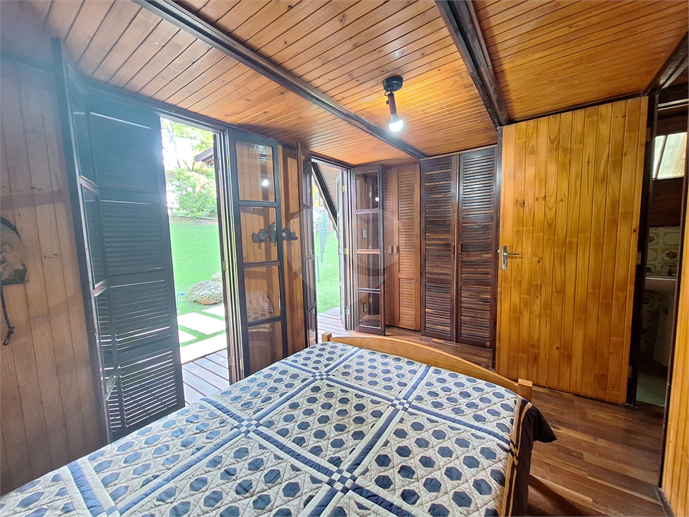 Casa à venda com 3 suítes no condomínio Chácaras do Lago, Vinhedo - SP