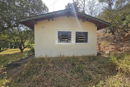 Chácara à venda com 2 quartos em Estância Santa Maria do Laranjal, Atibaia, SP
