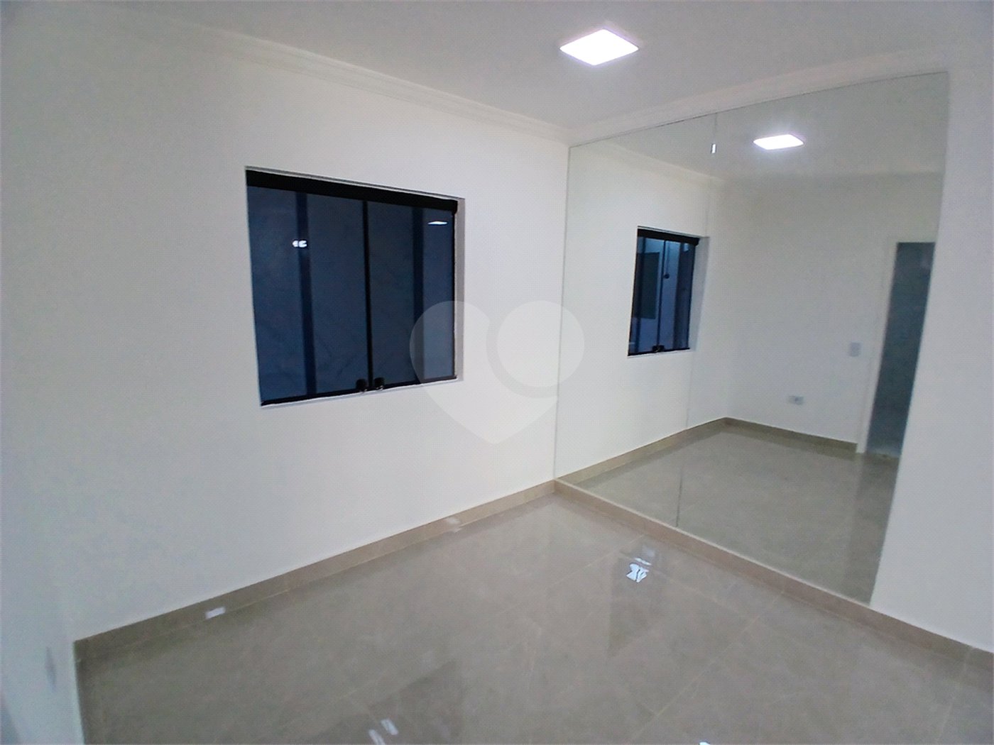 Casa à venda com 3 quartos, sendo 1 suíte,  no condomínio Res Saint Honoré, São Paulo - SP