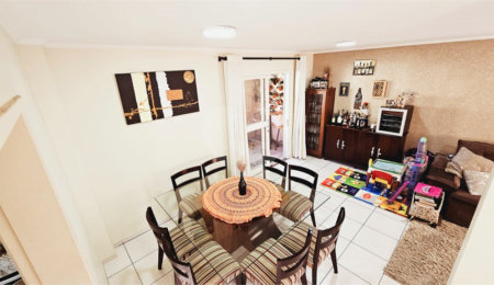 Casa à venda com 4 quartos, sendo 2 suítes,  em Jardim Meny, São Roque, SP