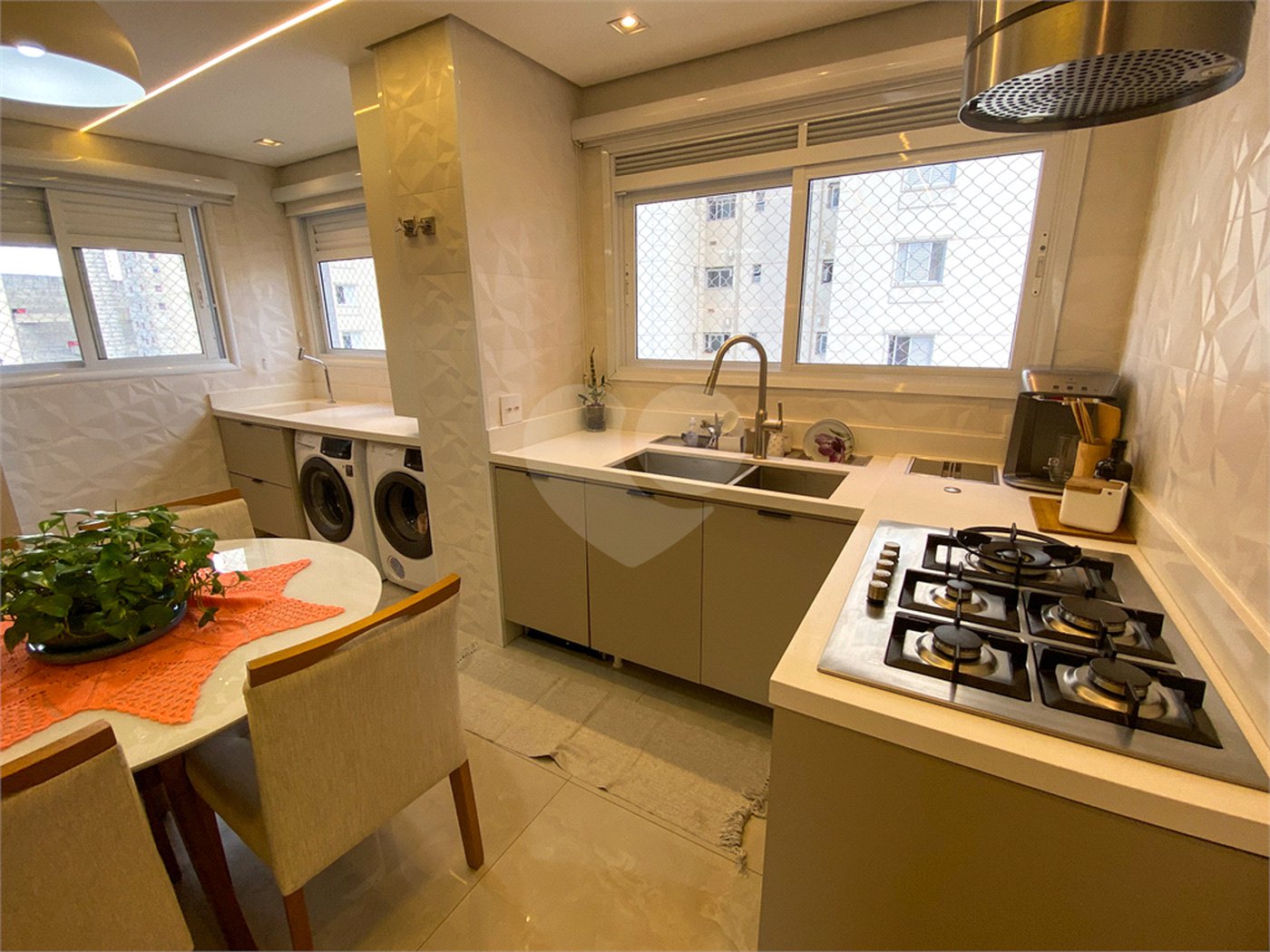 Apartamento à venda com 3 suítes em Vila Pompéia, São Paulo, SP
