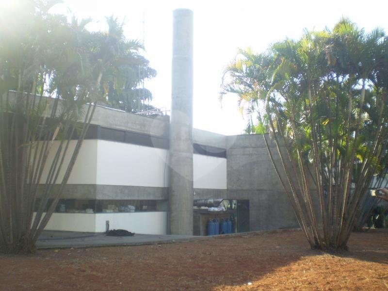 Sobrado à venda com 7 quartos, sendo 4 suítes, em Jardim Petrópolis, São Paulo, SP