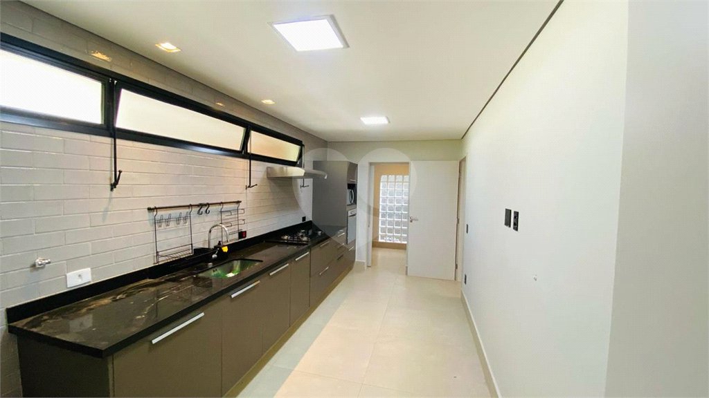 Casa à venda com 3 suítes no condomínio Euroville II, Bragança Paulista - SP