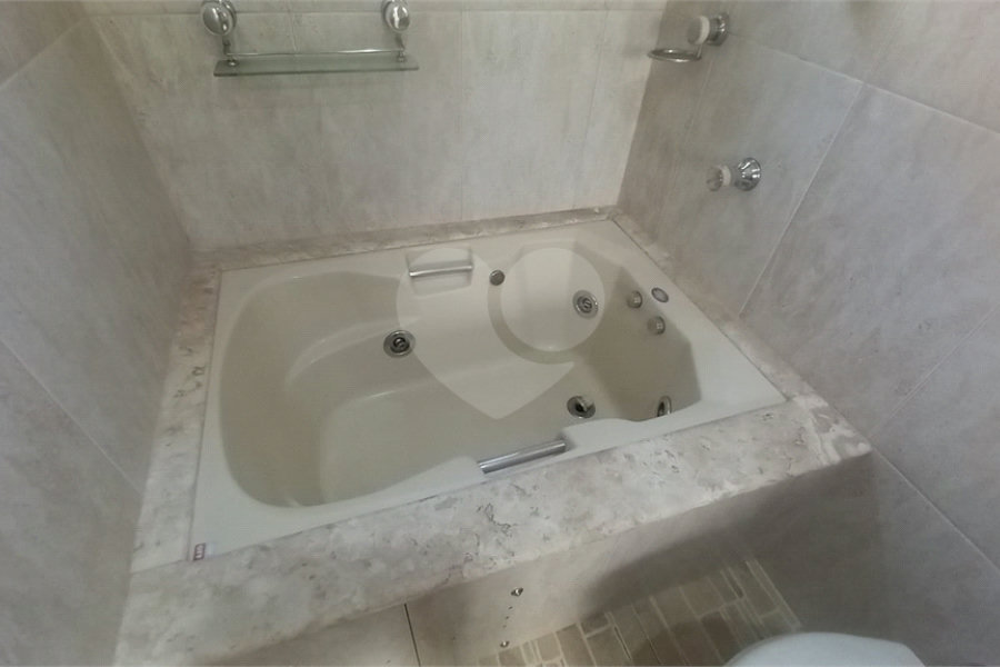 Sobrado à venda com 4 quartos, sendo 2 suítes, em Tremembé, São Paulo, SP