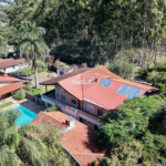 Chácara à venda com 5 quartos, sendo 4 suítes, no condomínio Estância dos Lagos, Atibaia - SP