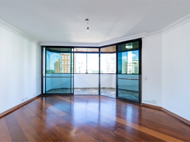 Apartamento à venda com 4 quartos, sendo 3 suítes,  em Campo Belo, São Paulo, SP