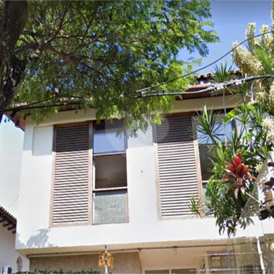 Sobrado à venda com 4 quartos, sendo 1 suíte, em Pinheiros, São Paulo, SP