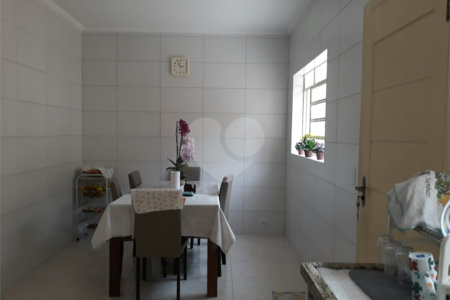 Sobrado à venda com 3 quartos, sendo 1 suíte,  em Esplanada Mendes Moraes, São Roque, SP