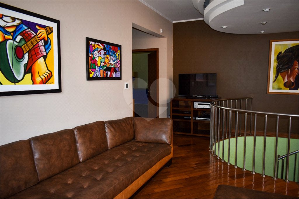 Casa à venda com 4 quartos, sendo 2 suítes, no condomínio Champs Elysees Village, Mairiporã - SP