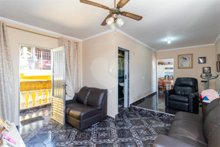 Casa à venda com 3 quartos, sendo 1 suíte, em Jardim Paris, São Paulo, SP