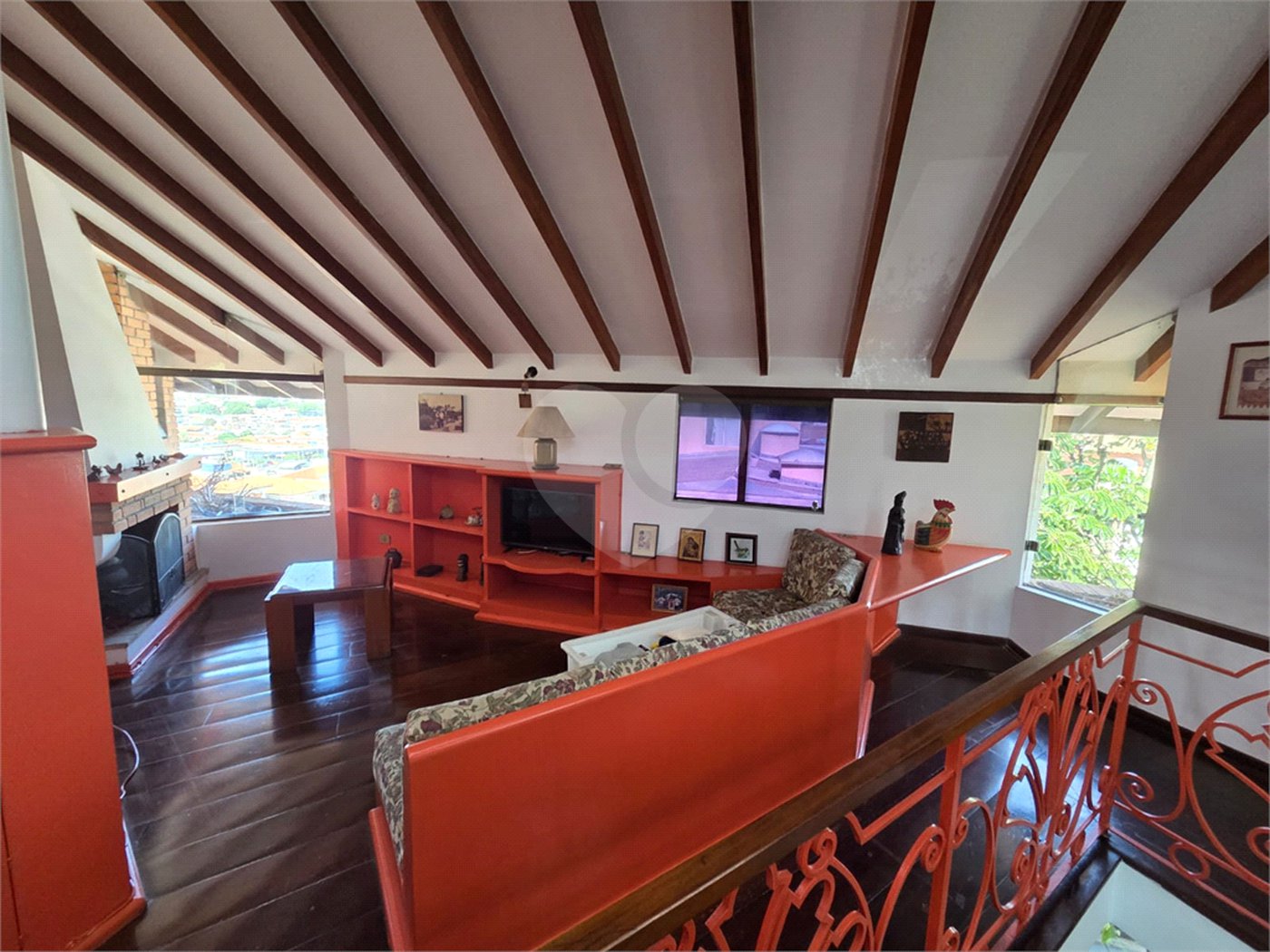 Casa à venda com 4 quartos, sendo 2 suítes, em Cidade São Francisco, São Paulo, SP