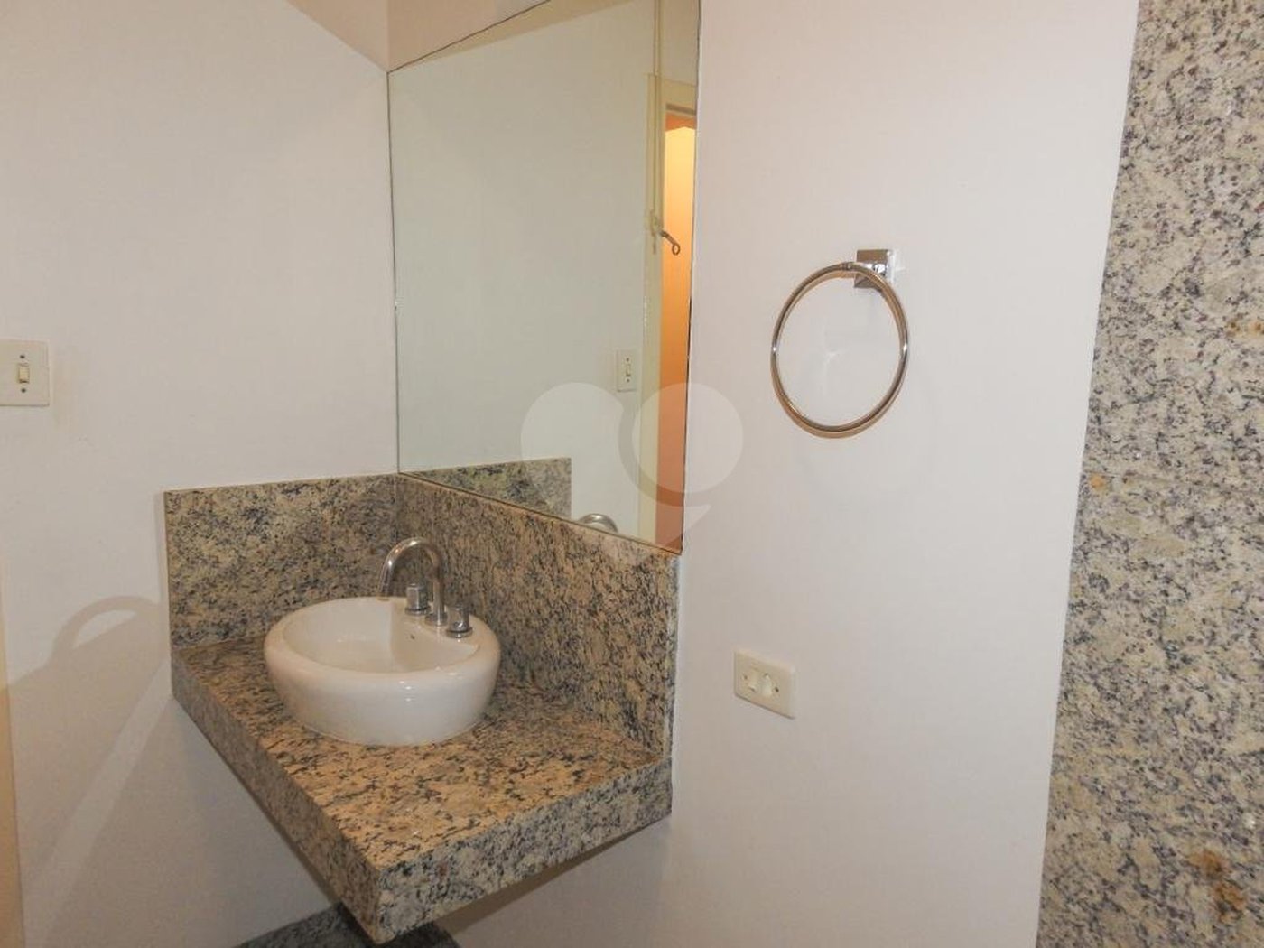 Casa Térrea à venda com 4 quartos, sendo 2 suítes, em Jardim das Bandeiras, São Paulo, SP