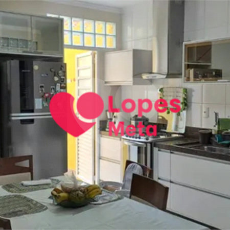 Sobrado à venda com 3 quartos, sendo 2 suítes,  em Eugênio de Mello, São José dos Campos, SP