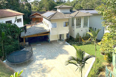 Casa à venda com 4 quartos, sendo 3 suítes, no condomínio Vilarejo, Carapicuíba - SP