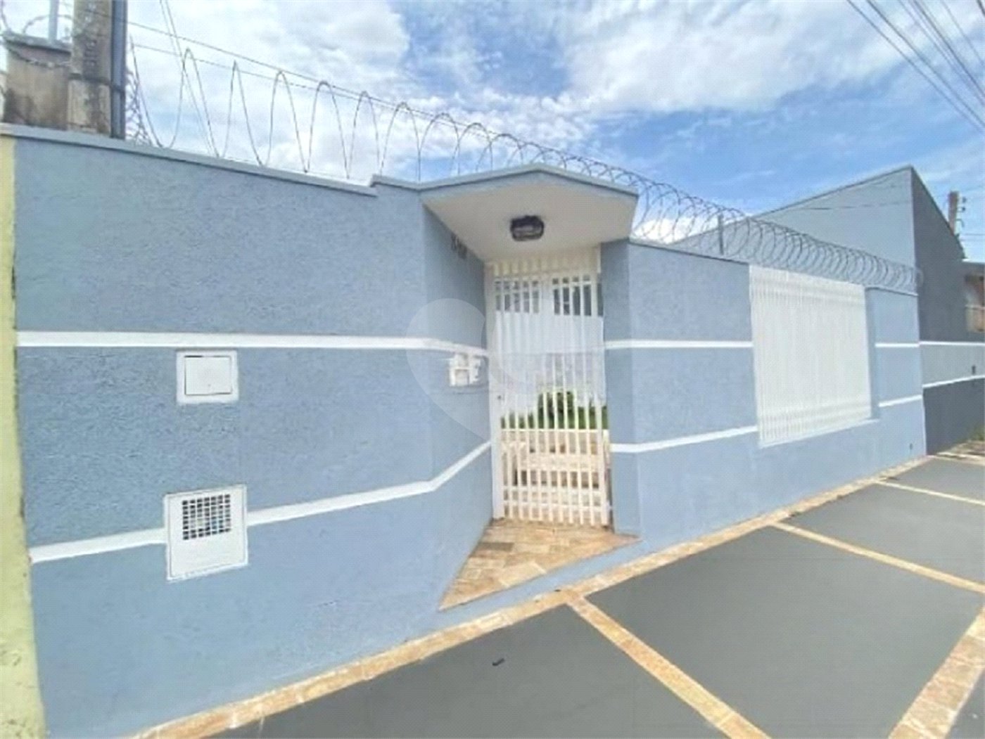 Casa à venda com 3 dormitórios, sendo 1 suite e ampla área de lazer no Jardim Brasil