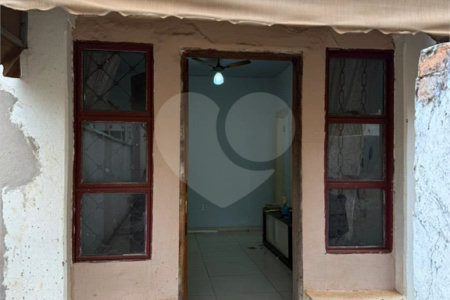 Casa à venda com 2 quartos no Centro, Araraquara, SP