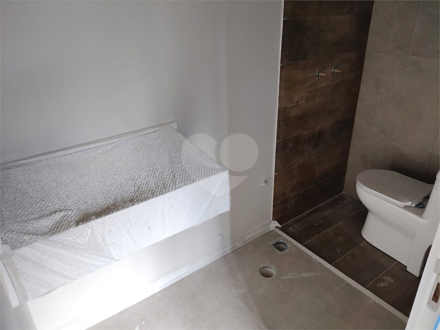 Casa à venda com 3 suítes no condomínio Vue 26, Atibaia - SP