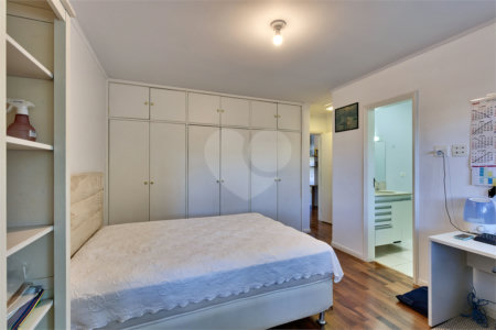 Casa à venda com 4 suítes em Jardim Cordeiro, São Paulo, SP