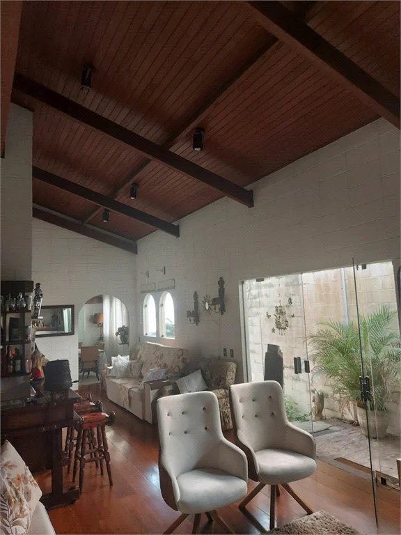 Casa à venda com 3 quartos, sendo 1 suíte,  em Jardim Leonor, São Paulo, SP