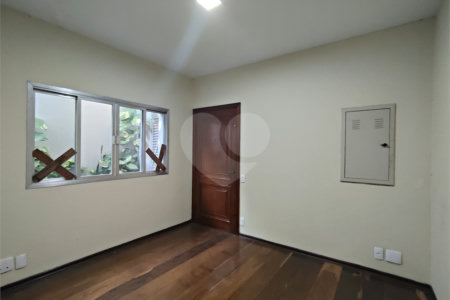 Casa à venda ou para alugar com 5 quartos, sendo 3 suítes, em Vila Maria, Itapetininga, SP