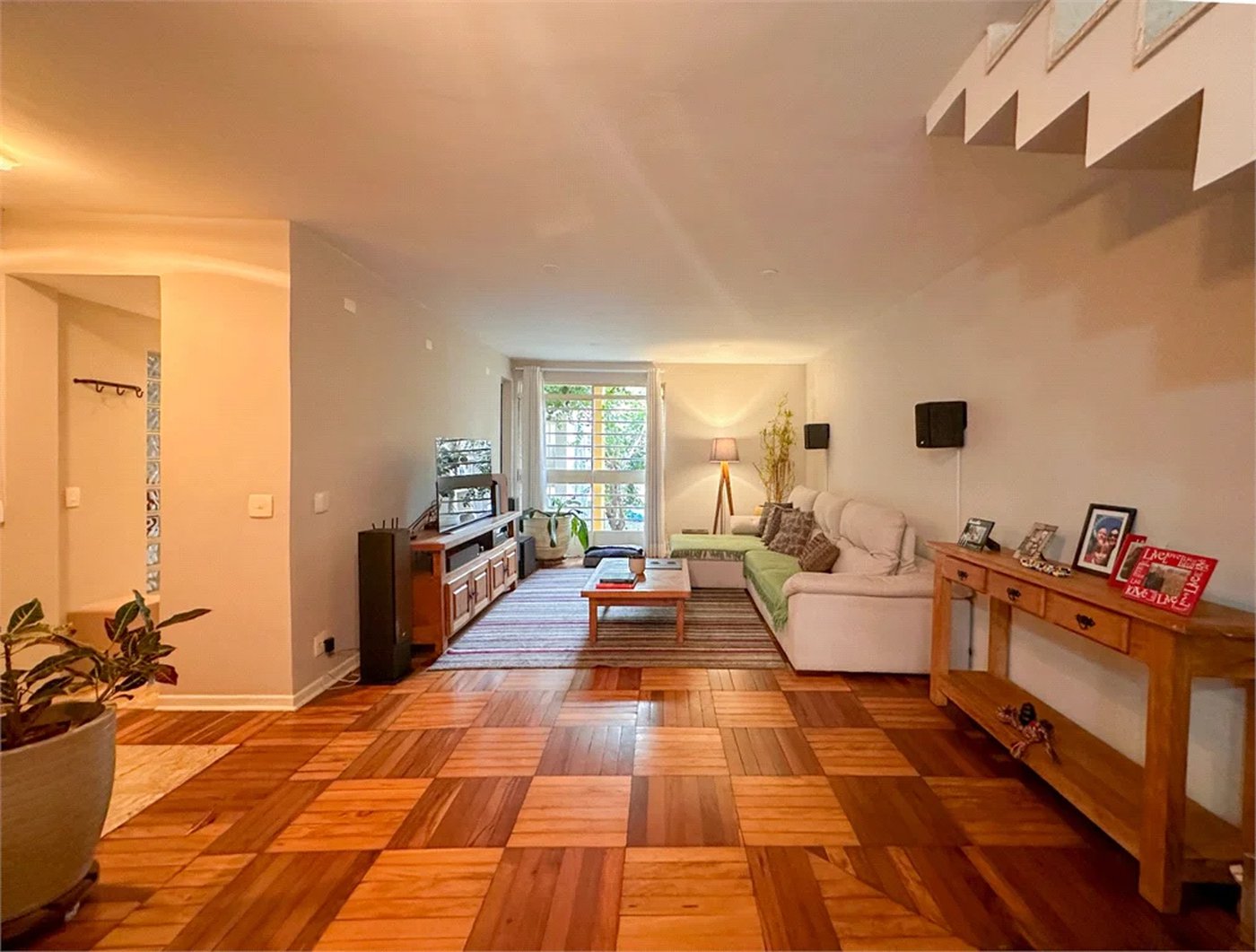 Casa à venda com 3 quartos, sendo 1 suíte, no condomínio Barão do Triunfo, São Paulo - SP