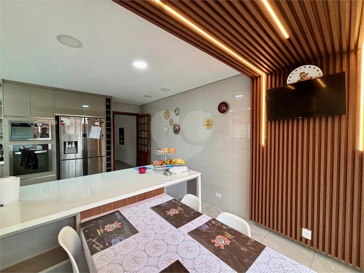 Casa à venda com 4 quartos, sendo 3 suítes, no condomínio Tremembé, São Paulo - SP