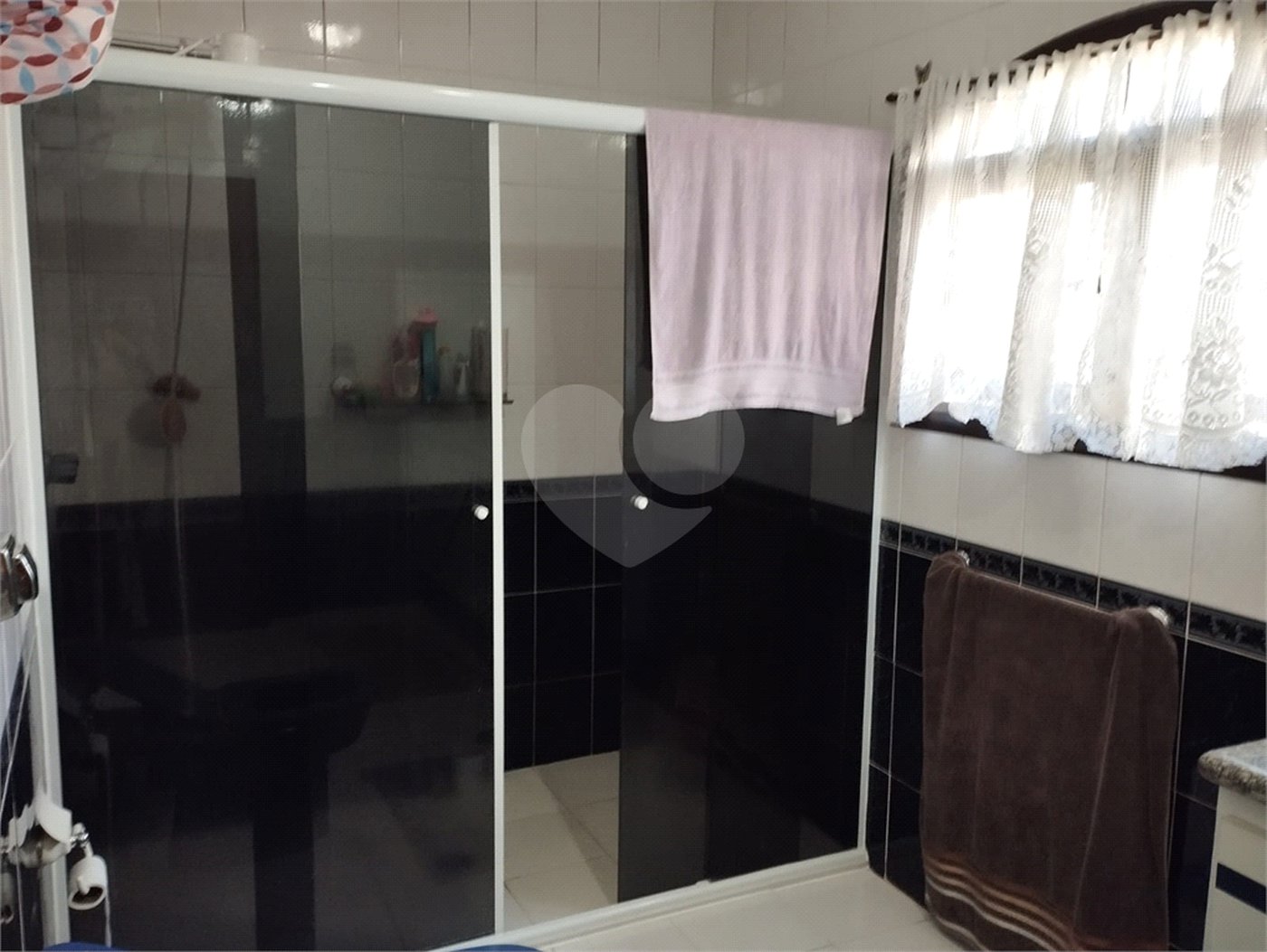 Sobrado à venda com 4 quartos, sendo 1 suíte, em Tremembé, São Paulo, SP