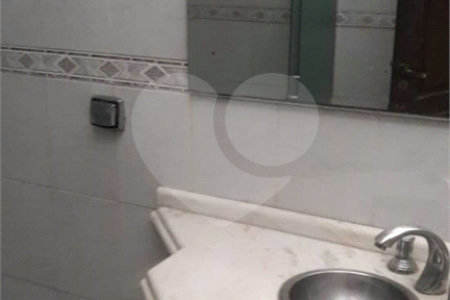 Casa à venda com 4 quartos, sendo 1 suíte, em Vila Santa Terezinha, Várzea Paulista, SP