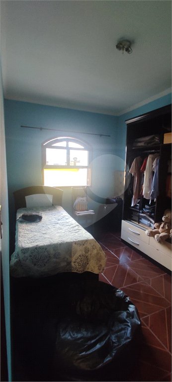 Sobrado à venda com 6 quartos, sendo 1 suíte, em Vila Acoreana, Poá, SP