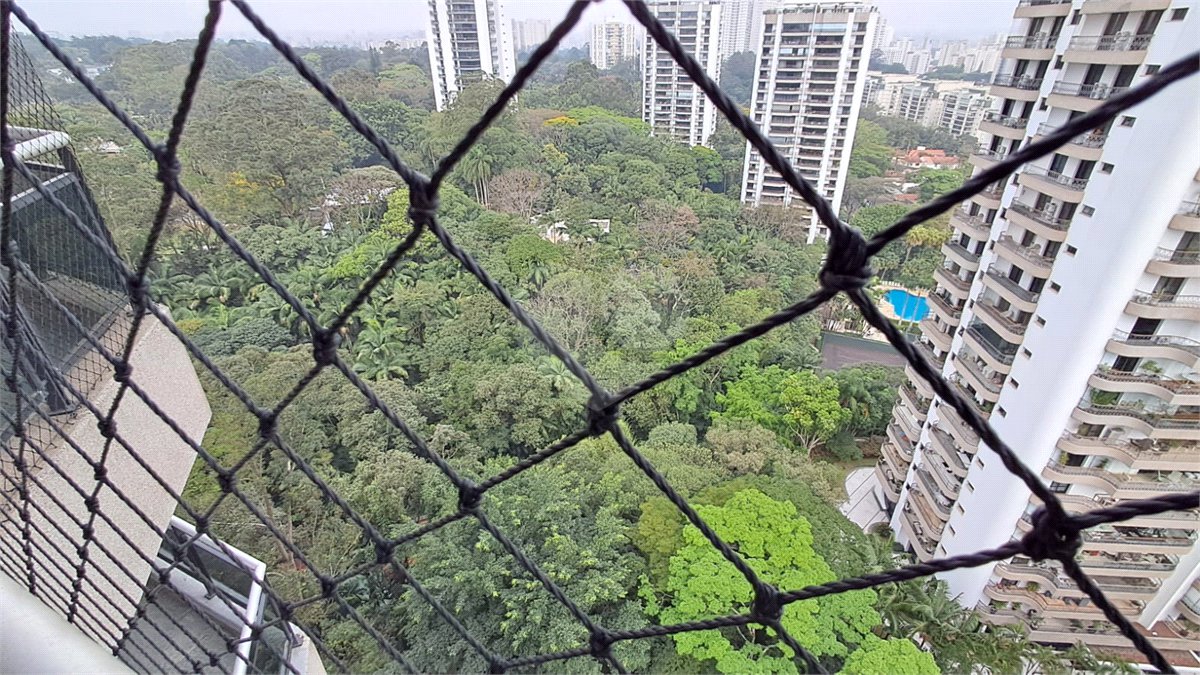 Apartamento para alugar com 4 quartos, sendo 3 suítes, em Santo Amaro, São Paulo, SP